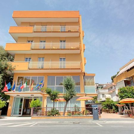 Hotel Nella Rímini Exterior foto